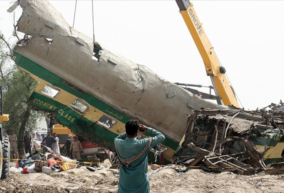 Pakistanda iki sərnişin qatarının toqquşması nəticəsində həlak olanların sayı 62-yə çatıb