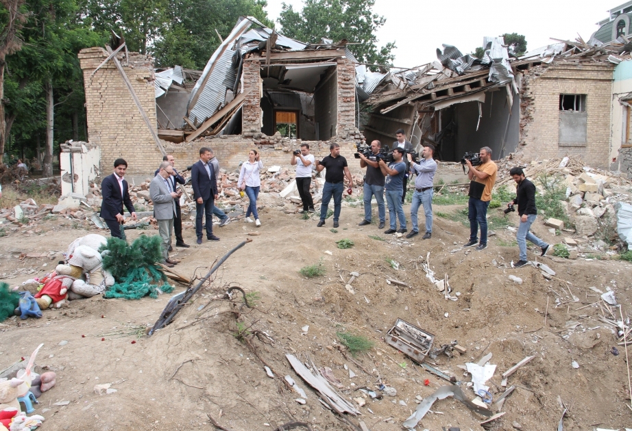 Una delegación del Seim de Letonia visita Ganja