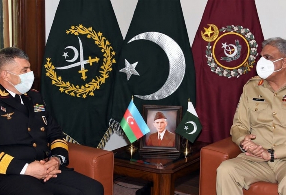 Commander of Azerbaijan Naval Forces and Chief of Army Staff of Pakistan Army meet