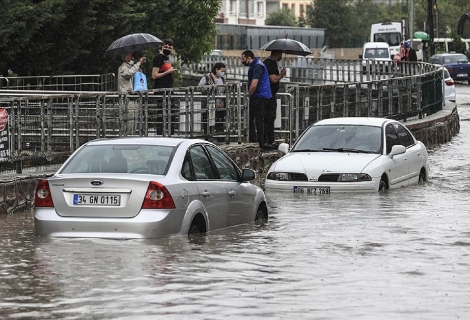Güclü yağış Ankarada fəsadlar yaradıb