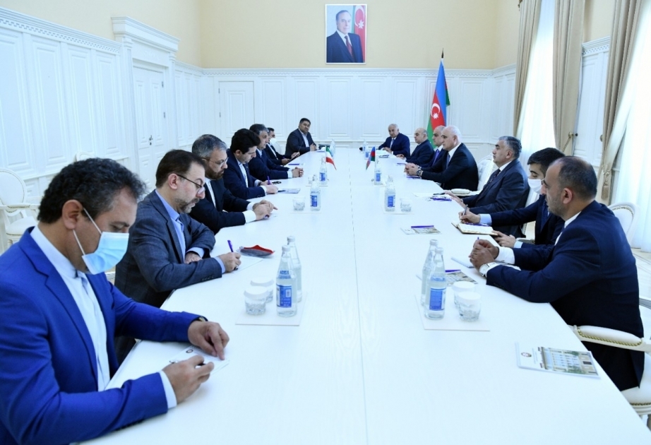 Le vice-Premier ministre azerbaïdjanais Chahin Moustafayev rencontre le ministre iranien des Routes et du Développement urbain
