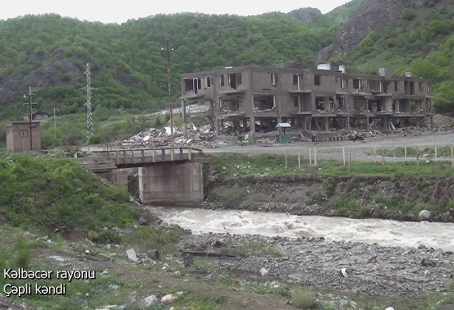 Verteidigungsministerium veröffentlicht Videoaufnahmen aus dem befreiten Dorf Tschäpli im Rayon Kelbadschar VIDEO