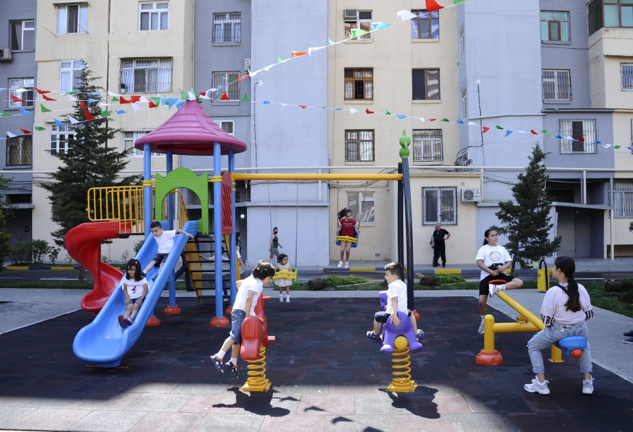 Im Rahmen des Projekts “Unser Hof“ ein weiterer Innenhof in Baku wieder aufgebaut