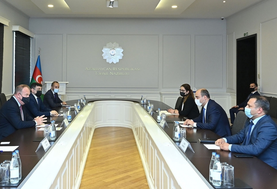 Le ministre azerbaïdjanais de l’Education rencontre des représentants de la société CISCO