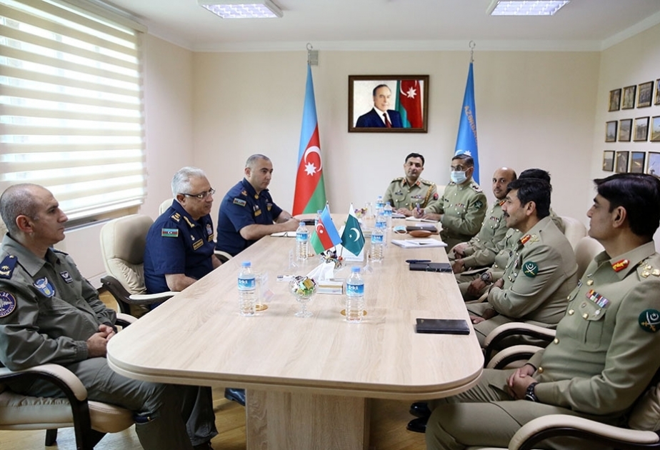 Azerbaiyán y Pakistán discuten cuestiones de aviación militar