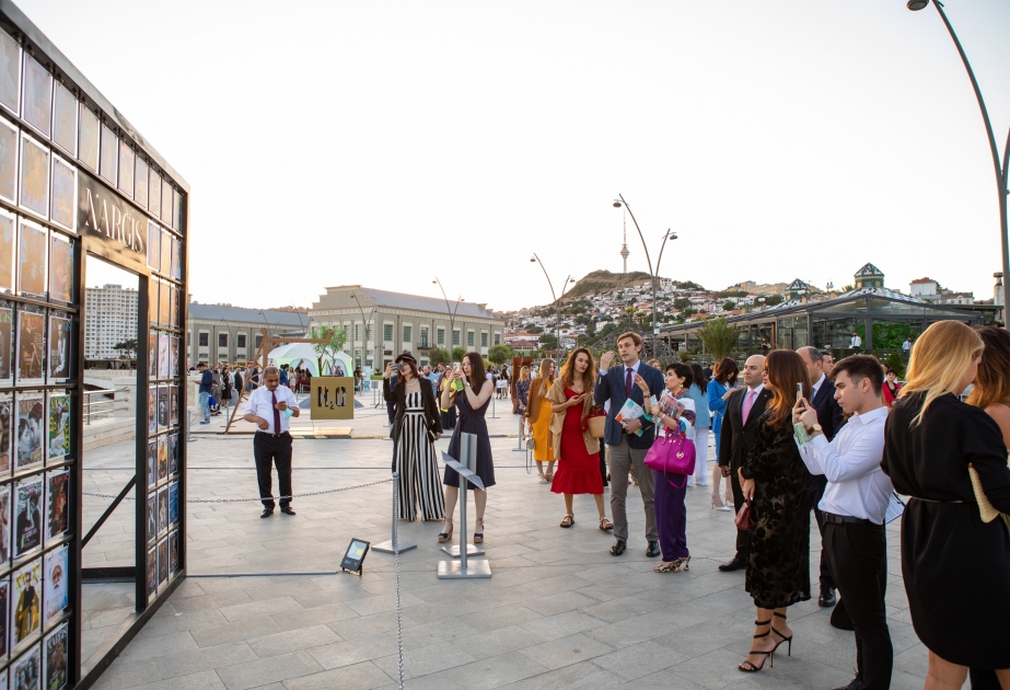 Se inaugura la exposición "Reducir, Reutilizar, Reciclar, Respetar" en el Bulevar Marítimo de Bakú