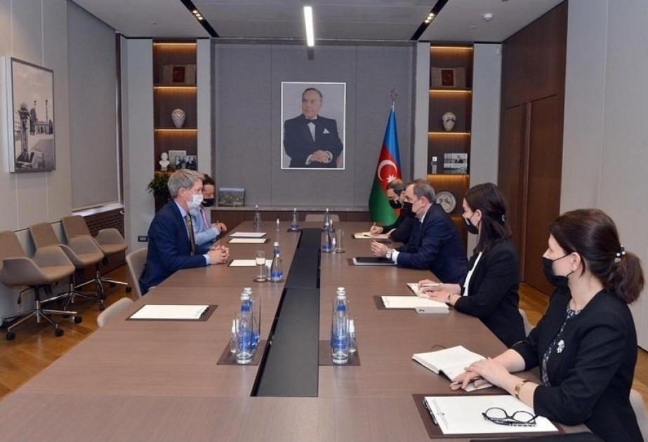 Azerbaijani FM meets with UK ambassador
