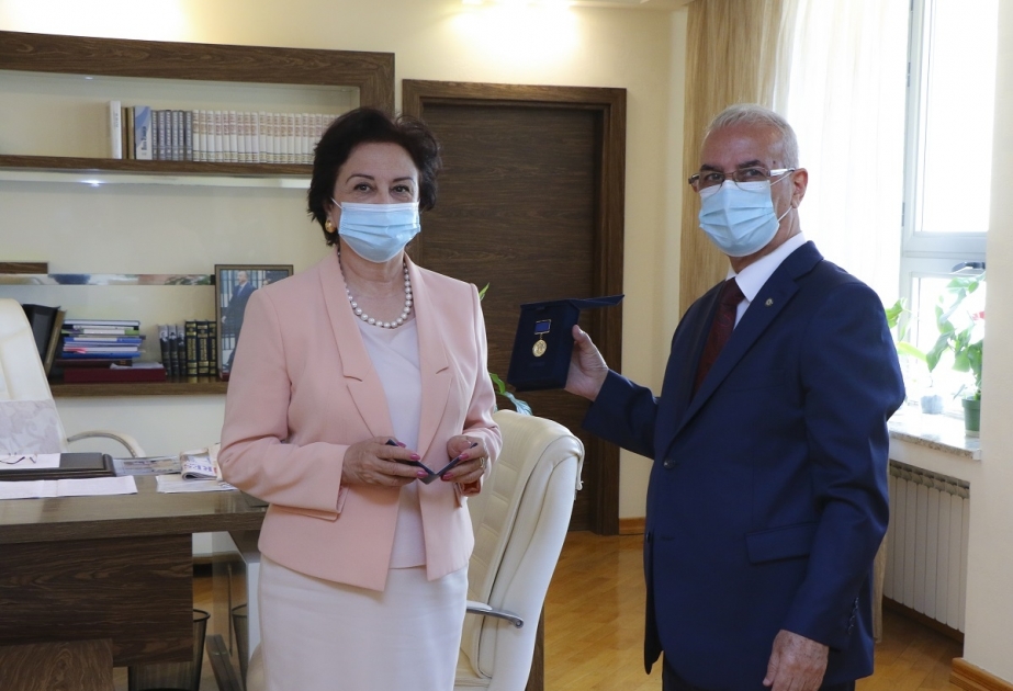 AzMİU-nun rektoru Azərbaycan Həmkarlar İttifaqı Konfederasiyasının medalı ilə təltif olunub