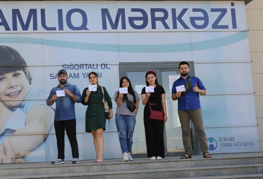 Gənclər vaksinasiya prosesində fəal iştirak edirlər