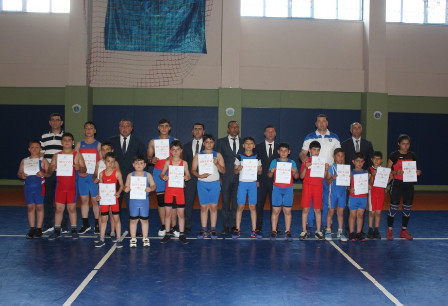 Şərur və Ordubad ağır atletika bölmələrinin idmançıları güclərini sınayıblar