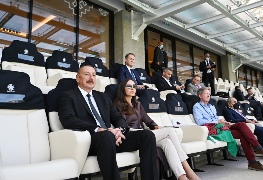 Le Stade olympique de Bakou a accueilli le match Pays de Galles-Suisse dans le cadre de l’Euro 2020  Le président Ilham Aliyev et la Première dame Mehriban Aliyeva ont assité au match VIDEO
