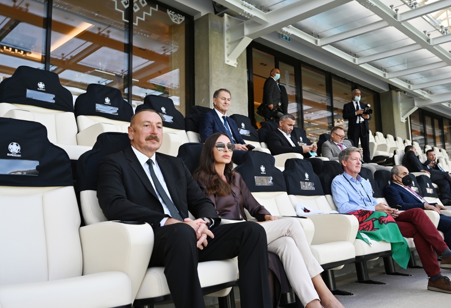 Fußball-EM 2021: Im Olympiastadion von Baku Spiel Wales – Schweiz ausgetragen  Präsident Ilham Aliyev und First Lady Mehriban Aliyeva besuchten Spiel VIDEO