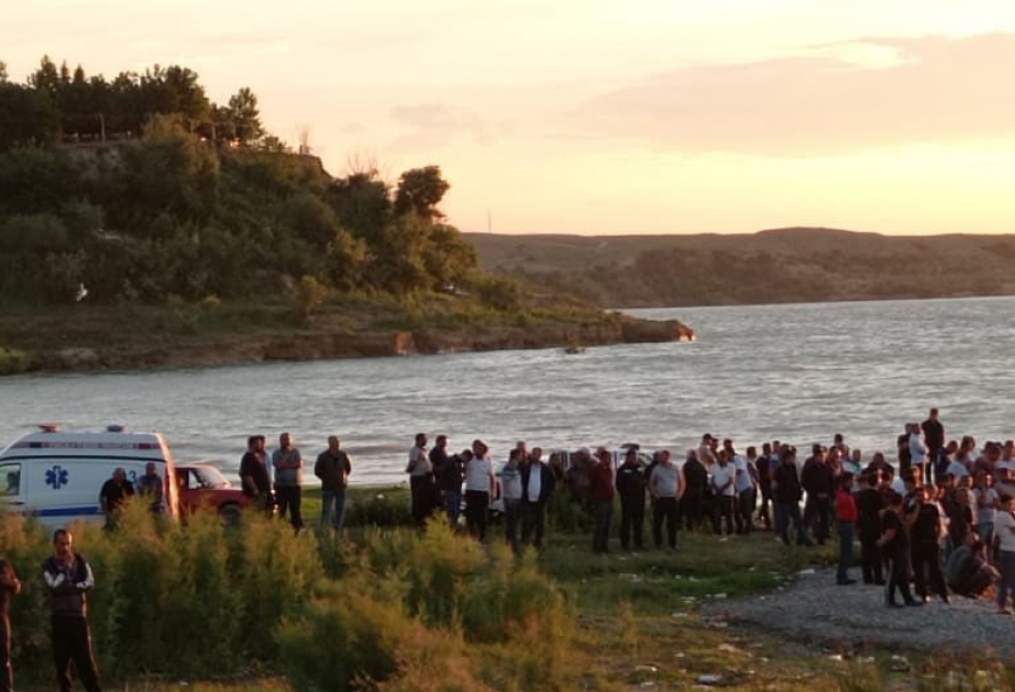 Kür çayında iki nəfər batıb VİDEO