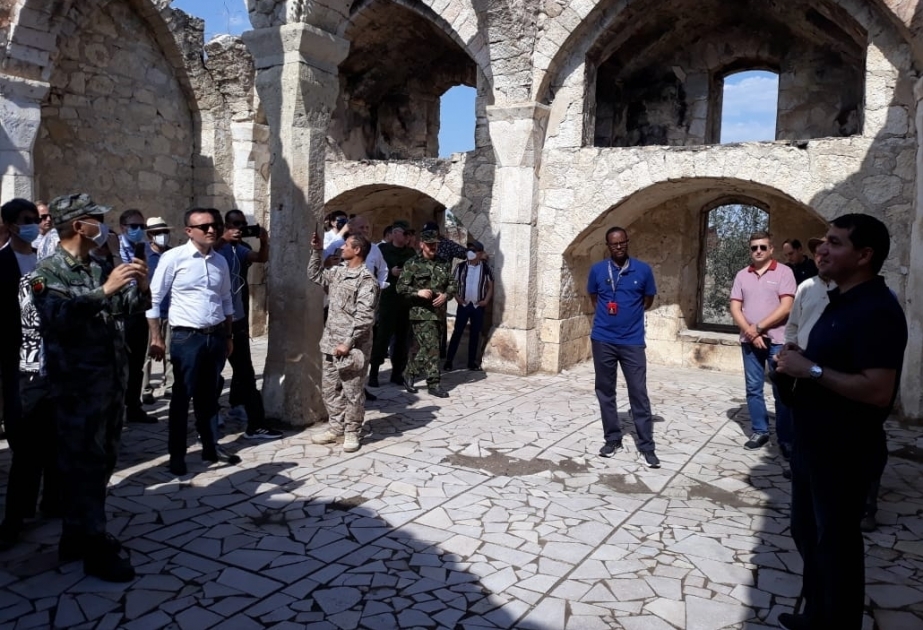 Antes de abandonar Aghdam, los armenios incendiaron la mezquita de Giyasli donde guardaban el ganado