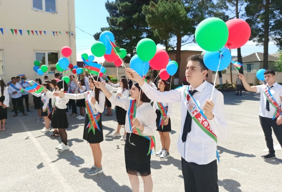 Şabranda bu il 500 şagird üçün “Son zəng” çalınıb VİDEO