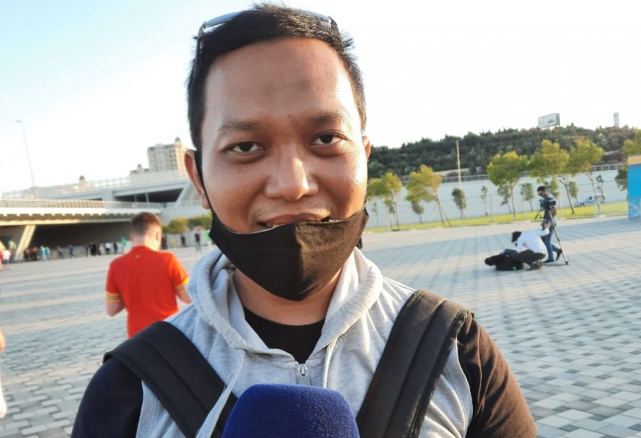 İndoneziyalı turist: Möhtəşəm Bakı Olimpiya Stadionunda futbol həyəcanına şahidlik etməkdən böyük zövq aldım