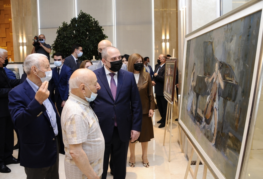 YAP Mərkəzi Aparatında Milli Qurtuluş Gününə həsr edilmiş “Qurtuluşdan tərəqqiyə, tərəqqidən zəfərə” adlı sənət sərgisi keçirilib