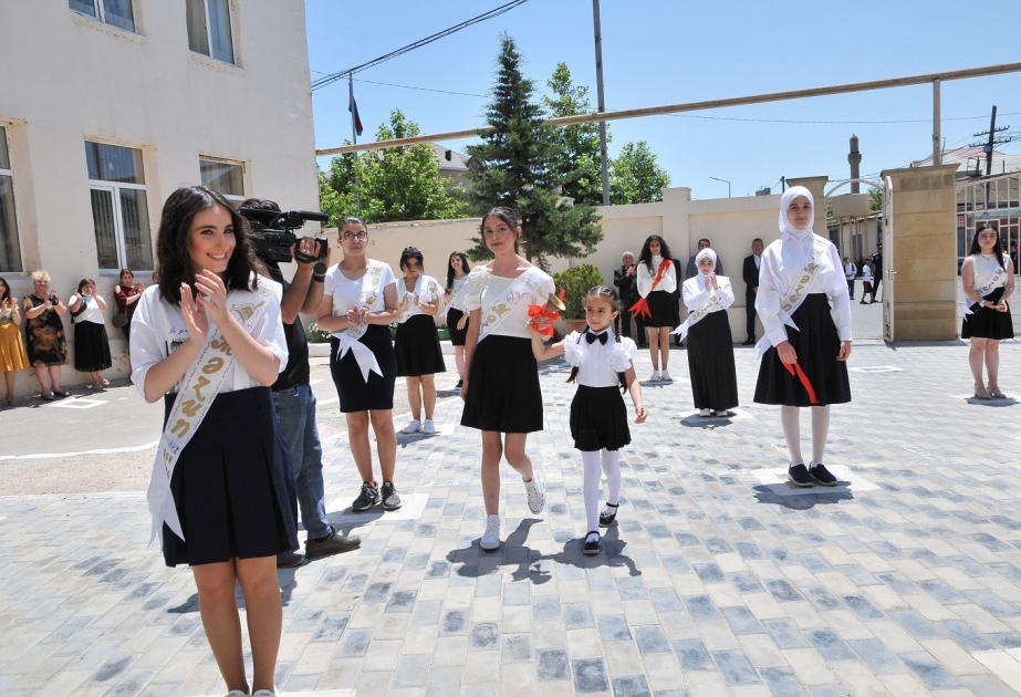 Xırdalan şəhər 4 saylı tam orta məktəbdə “Son zəng” səsləndi