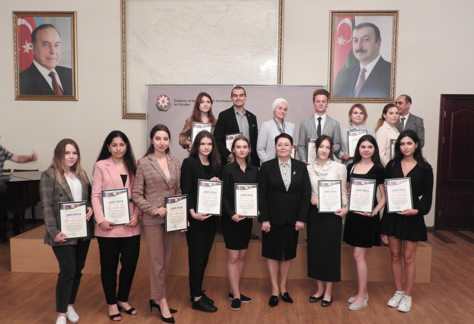 Ukraynada “Heydər Əliyev: Liderlik fenomeni” adlı esse müsabiqəsinin qalibləri mükafatlandırılıb VİDEO
