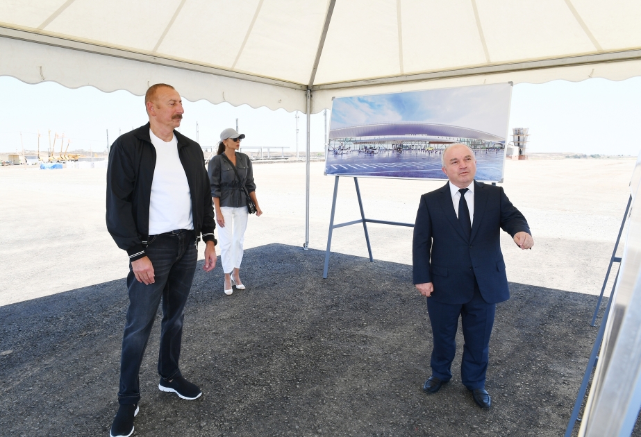 Präsident Ilham Aliyev und First Lady Mehriban Aliyeva zu Besuch im Rayon Füsuli eingetroffen VIDEO
