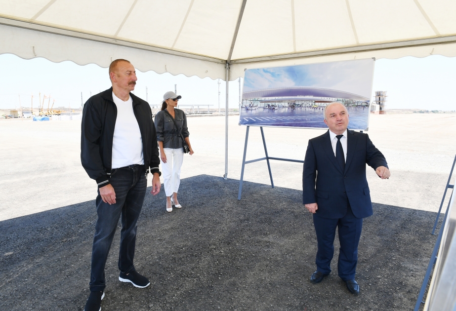 Le président Ilham Aliyev et la première dame Mehriban Aliyeva en déplacement dans la région de Fuzouli  Visite du chantier de l’Aéroport international de Fuzouli VIDEO