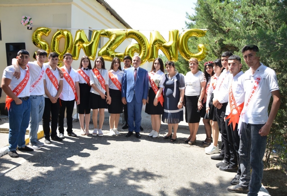 “Son zəng”: Tərtərdə 1442 məzun orta məktəblə vidalaşıb