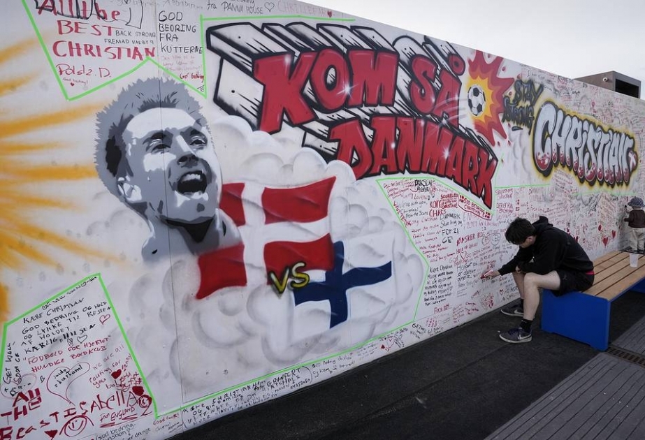 В Копенгагене организована стена для оставления пожеланий футболисту Эриксену