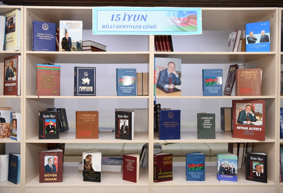 Azİİ Elektron Kitab Evində Milli Qurtuluş Gününə həsr olunan sərgi təşkil edilib