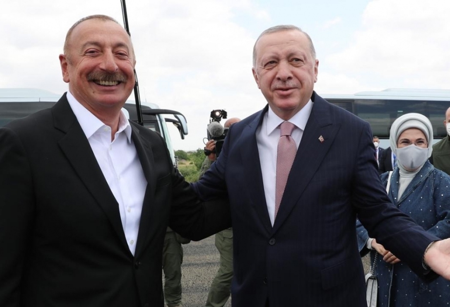 Le président azerbaïdjanais Ilham Aliyev accueille le président turc Recep Tayyip Erdogan à Fuzouli VIDEO