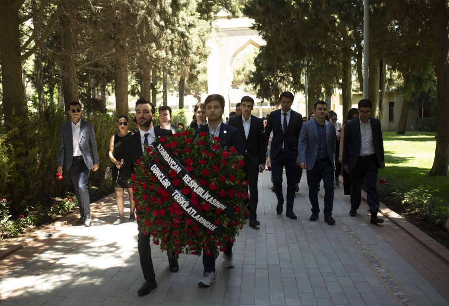 Azərbaycanın gənclər təşkilatlarının nümayəndələri Milli Qurtuluş Günü münasibətilə ümummilli lider Heydər Əliyevin xatirəsini yad ediblər