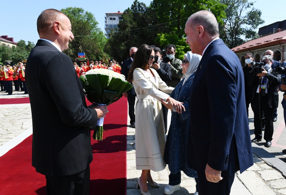 Offizieller Empfang von Präsident Recep Tayyip Erdogan in Schuscha VIDEO