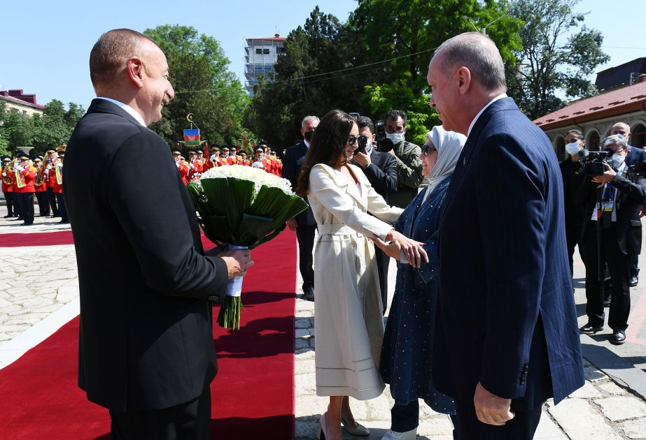 Cérémonie d’accueil officiel du président turc Recep Tayyip Erdogan à Choucha VIDEO