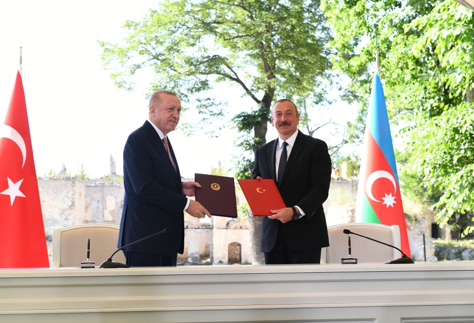 Präsident Ilham Aliyev und Präsident Recep Tayyip Erdogan unterzeichnen Schuscha-Erklärung VIDEO