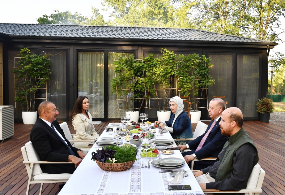 Состоялся совместный обед президентов Азербайджана и Турции в Шуше
