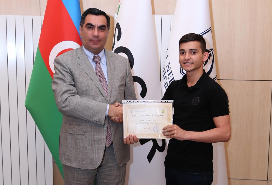 Graduates of ‘Business Education for Engineers’ project awarded certificates