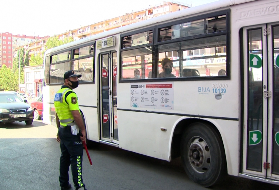 Xırdalanda yol polisləri ictimai nəqliyyatda tibbi maskadan istifadə etməyən şəxslərlə profilaktik söhbətlər aparıblar