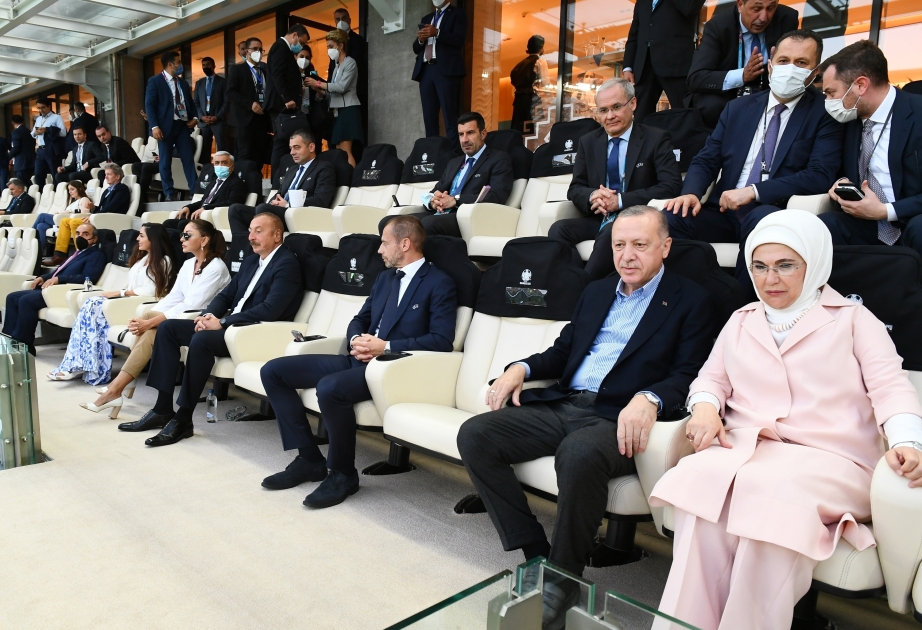 Fußball-EM 2021: Präsidenten von Aserbaidschan und der Türkei schauten das Spiel der Türkei gegen Wales VIDEO