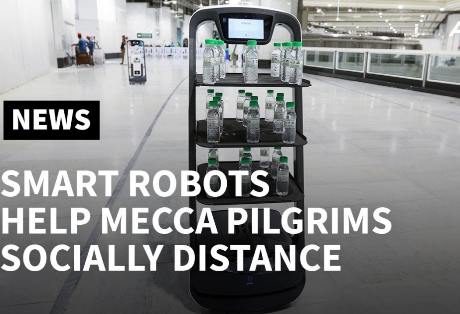 Из-за пандемии в Мекке священную воду начали раздавать роботы