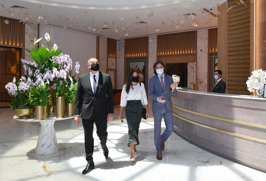 Präsident Ilham Aliyev weiht Hotel “Intercontinental“ in Baku ein VIDEO