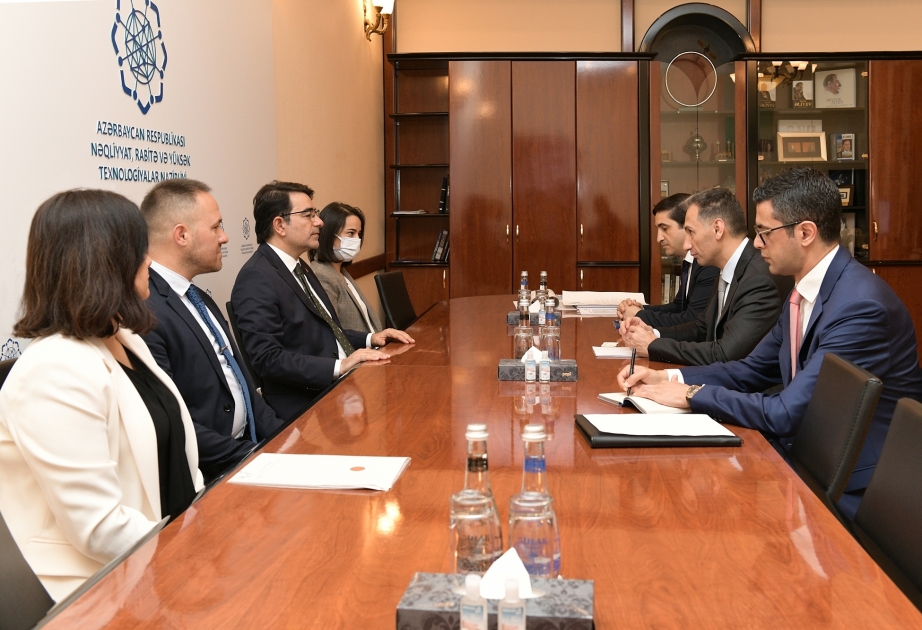 Azerbaiyán y Turquía discuten la cooperación en materia de recursos humanos