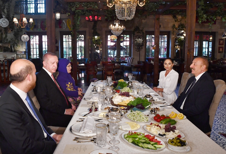Se ha ofrecido el almuerzo en honor del Presidente Erdogan y su cónyuge