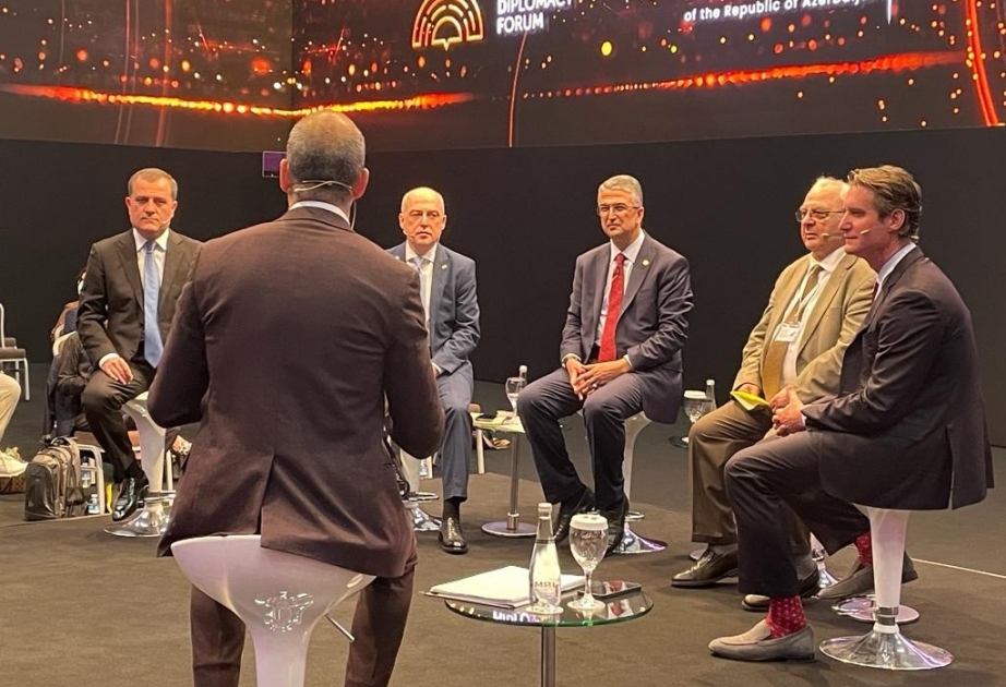 El Ministro de Asuntos Exteriores de Azerbaiyán interviene en el Foro Diplomático de Antalya