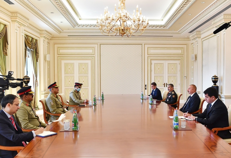 El Presidente de Azerbaiyán recibió al Jefe del Estado Mayor del Ejército de Pakistán