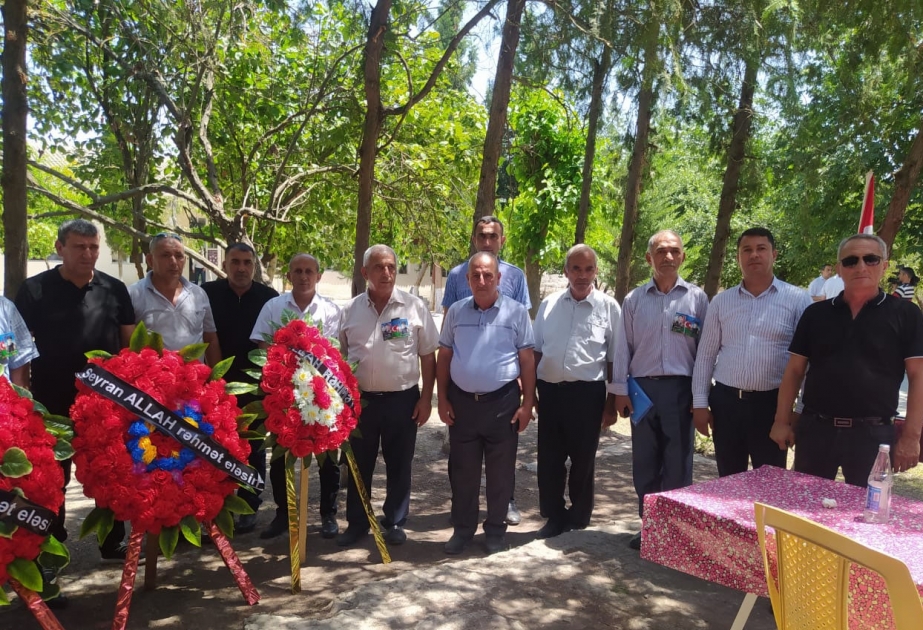 Kürdəmirdə şəhidlərin xatirəsi yad edilib