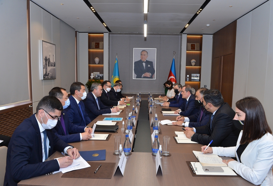 Xarici işlər naziri Ceyhun Bayramov qazaxıstanlı həmkarı ilə görüşüb