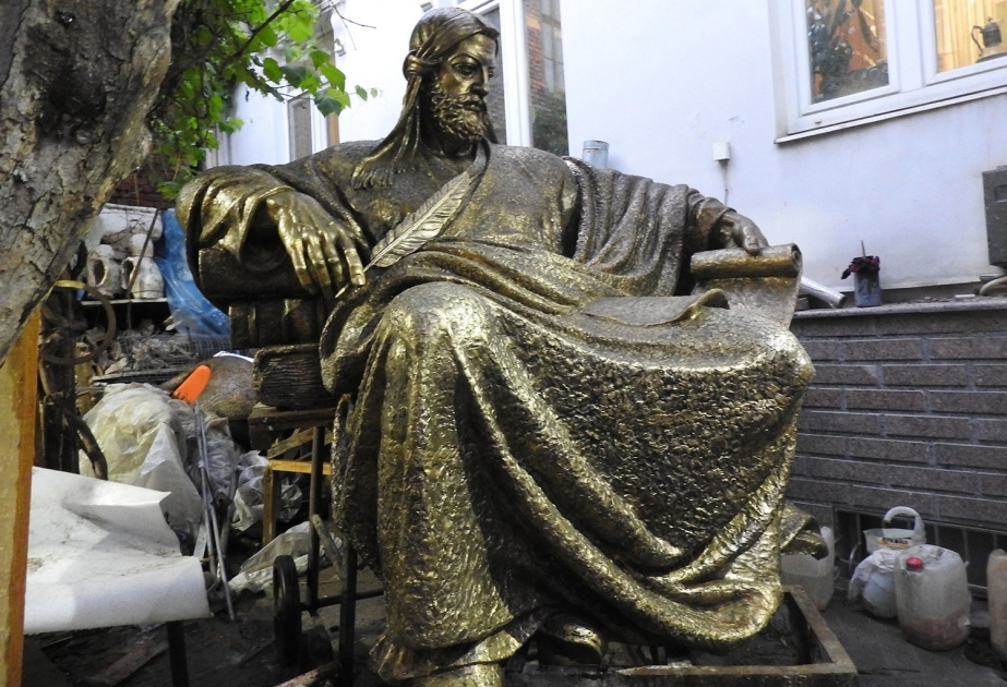 Se erigirán monumentos a Nizami Ganjavi y Mirza Fatali Akhundzade en el centro de Járkov