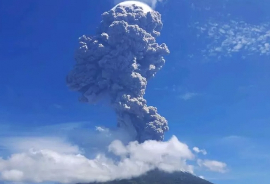 На японском острове Суваносе произошло извержение вулкана