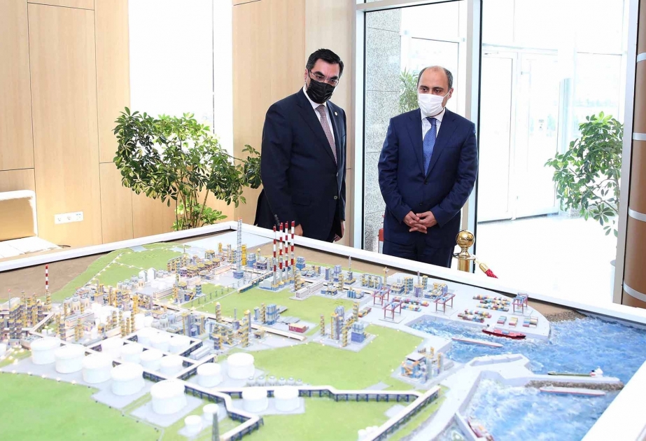 Le ministre azerbaïdjanais de l’Education visite l’Ecole supérieure du pétrole de Bakou