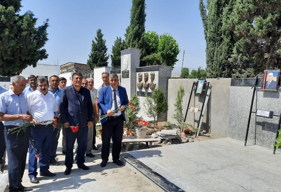 Şəhid dövlət qulluqçusunun məzarı ziyarət olunub