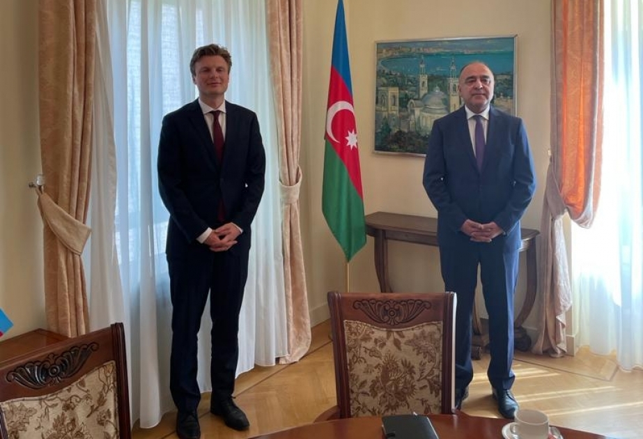 Səfir Fikrət Axundov niderlandlı parlamentari ilə görüşüb